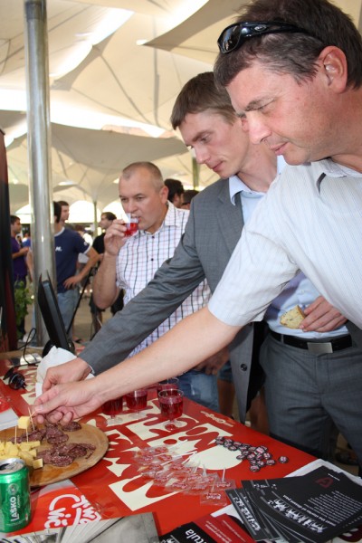 Sodelovanje s študenti na Škifovi tržnici v Mariboru - slika 2
