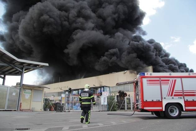 Velik požar v Gorenje Surovini - slika 1