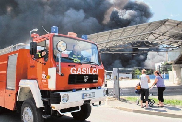 Velik požar v Gorenje Surovini - slika 5