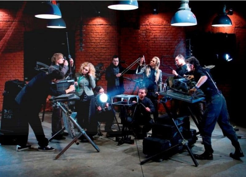 Koncert skupine The Stroj v reciklažnem centru Gorenje Surovina