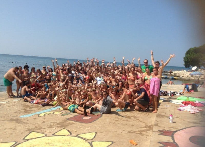 Otroci iz projekta Čisto veselje uživajo na morju